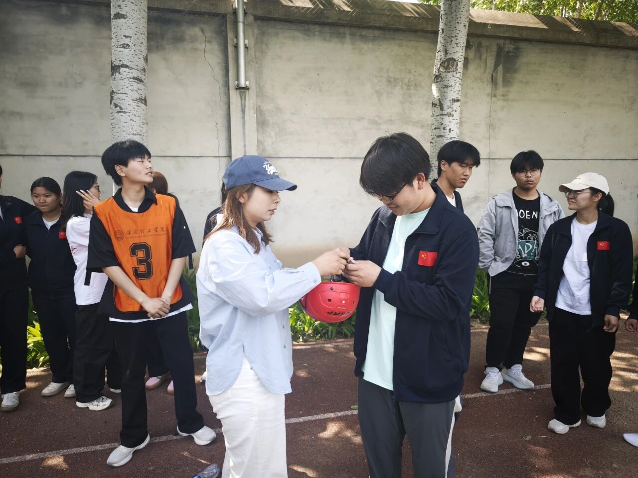思政引领铸魂 体验赋能育人——beat365英国官网管理学院开展体验式拓展实践活动