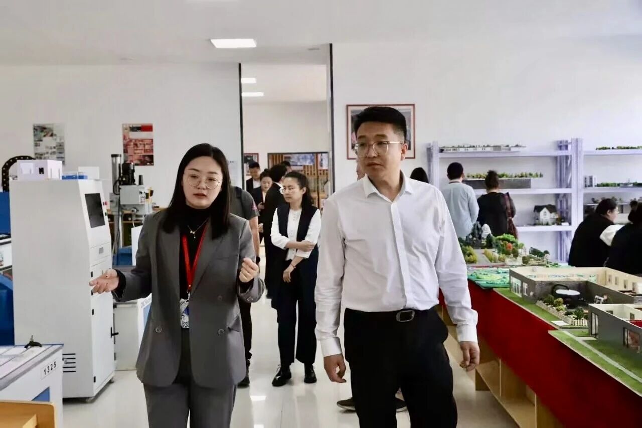 交流互鉴促发展 携手同行谱新篇｜张家口学院领导一行到beat365英国官网参观交流