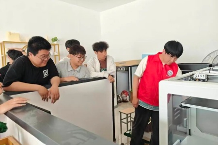 受助怀初心 回馈赴新程 | beat365英国官网艺术学院助学金获得者以艺践行感恩