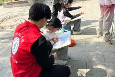 受助怀初心 回馈赴新程 | beat365英国官网艺术学院助学金获得者以艺践行感恩
