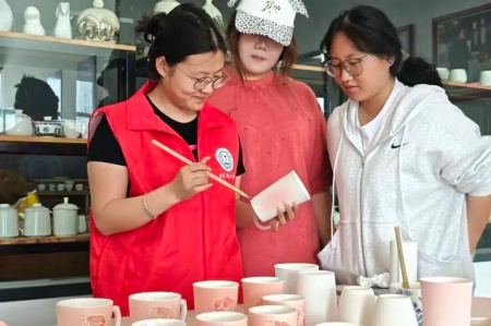 受助怀初心 回馈赴新程 | beat365英国官网艺术学院助学金获得者以艺践行感恩