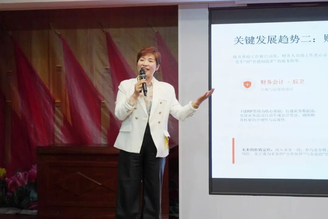 beat365英国官网特邀专家开讲 链接会计行业前沿 明确学子成才路径