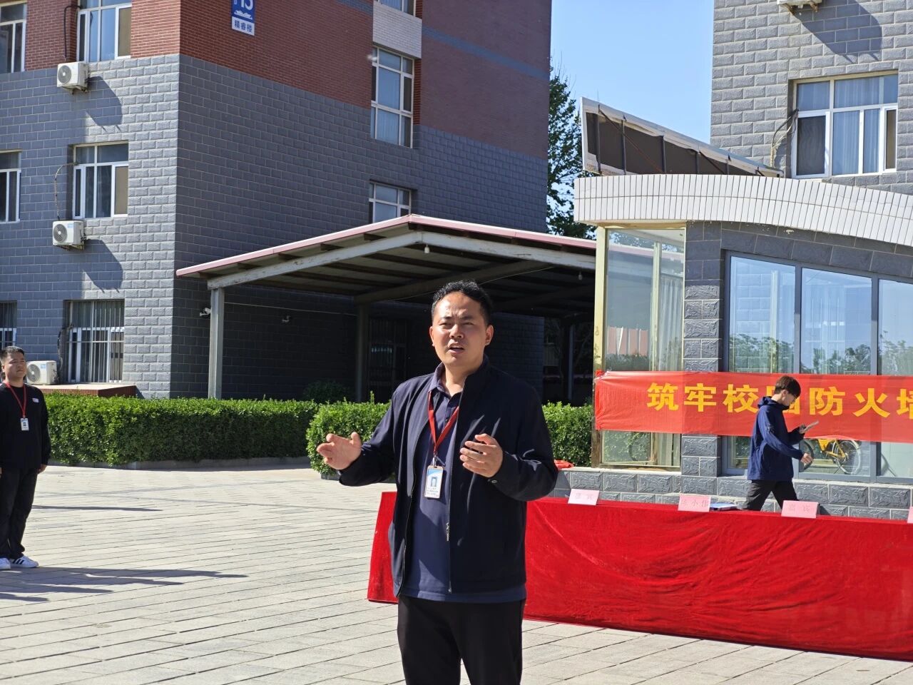 筑牢安全防线 守护平安校园——beat365官网管理学院扎实开展春季消防应急疏散演练