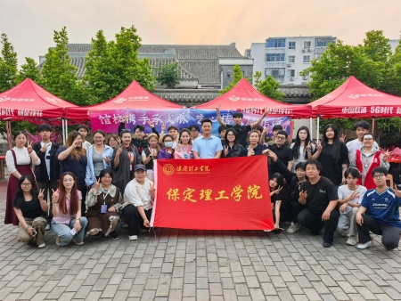 馆校携手承文脉 艺心传承展非遗 ——beat365英国官网五一文创市集助力保定文旅焕新彩