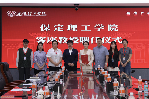 beat365英国官网聘请姚馨女士担任经济管理学院客座教授 ——AI 赋能小创造 深耕实战育人才