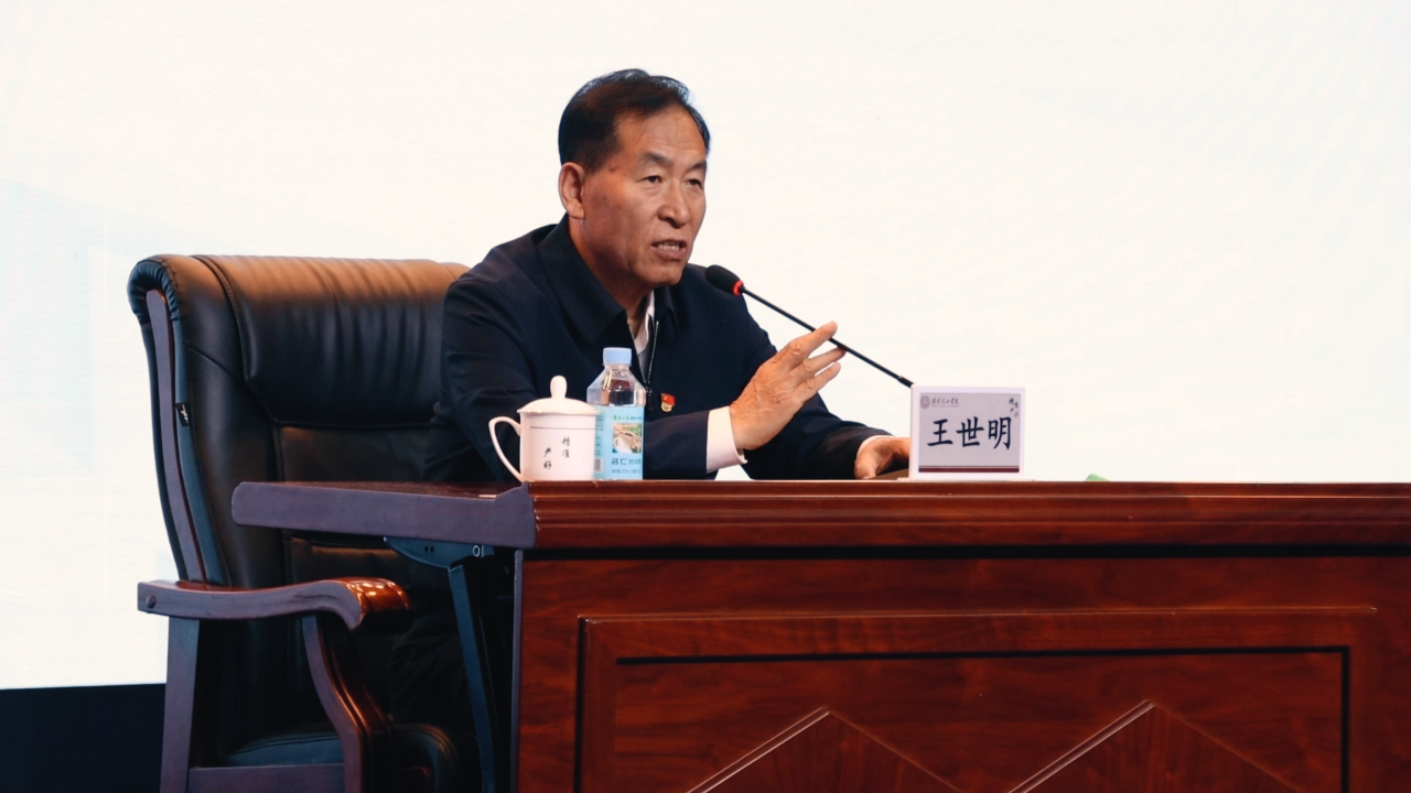 中宣部原副部长王世明应邀到beat365英国官网作专题讲座