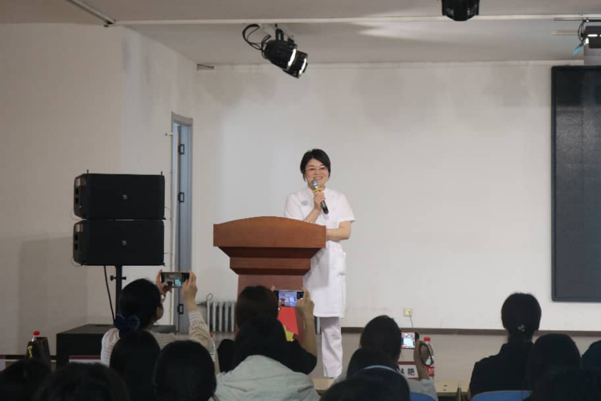 【医校携手，急救同行】保定东篱医院走进beat365英国官网应急救护科普活动
