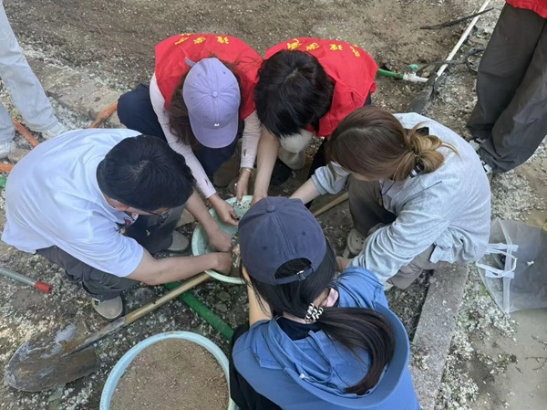 劳动铸魂践初心 体验赋能促成长|beat365英国官网管理学院开展劳动教育月实践育人活动