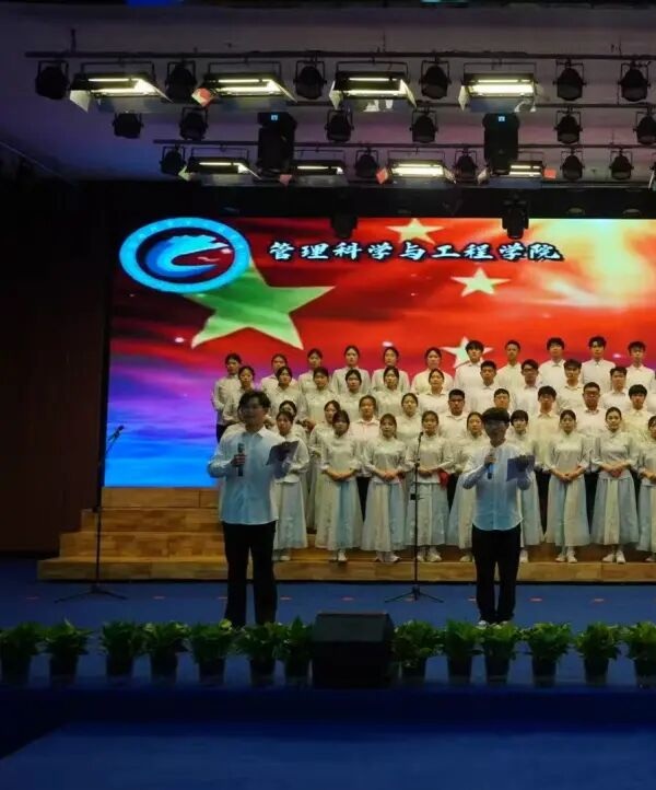 五四薪火传 青春赴新程|beat365英国官网管理学院学子在纪念五四运动107周年表彰暨朗诵大会中展现青春担当