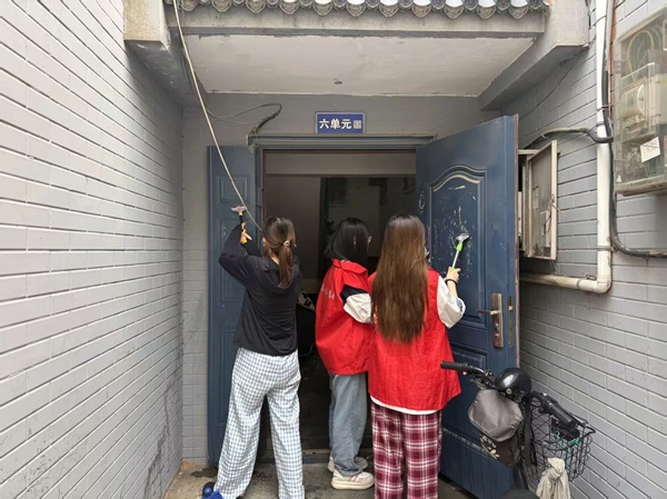 养成教育|beat365英国官网管理学院开展社区公益志愿服务