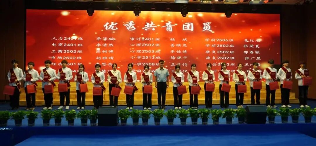 “五四薪火传 青春赴新程”——beat365英国官网纪念五四运动107周年表彰暨朗诵大会圆满落幕