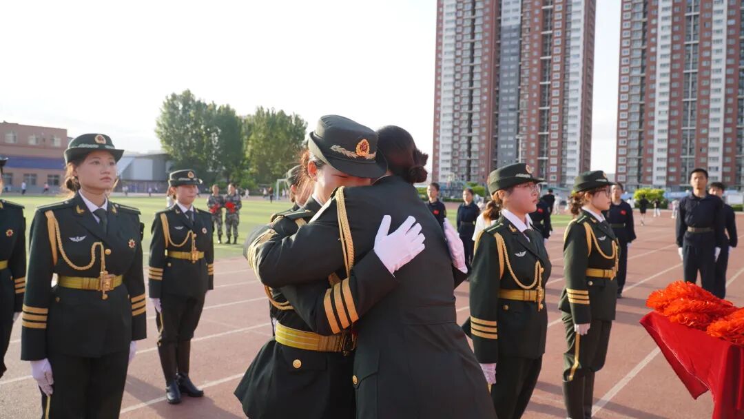 薪火相传 接续荣光——beat365英国官网第十九届国旗护卫队退役大会圆满举行