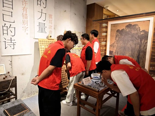 非遗浸润研学路 知行笃行促成长——beat365英国官网管理科学与工程学院非遗研学实践赋能学风建设 管理学院宣传部 缘系管理情