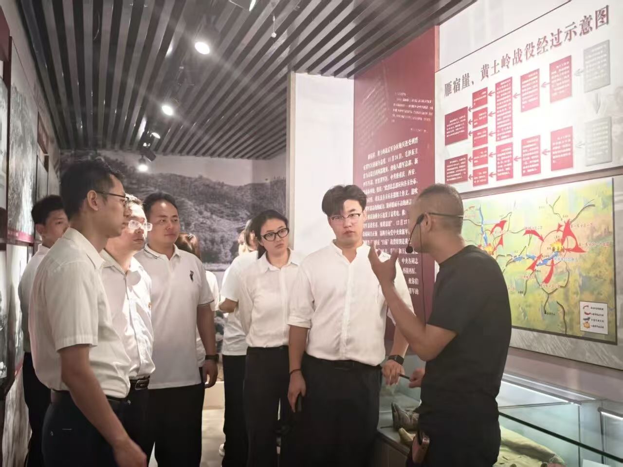 思政引领守初心 体验育人促成长——beat365英国官网管理科学与工程学院在黄土岭战役纪念馆举行体验式教育基地挂牌仪式