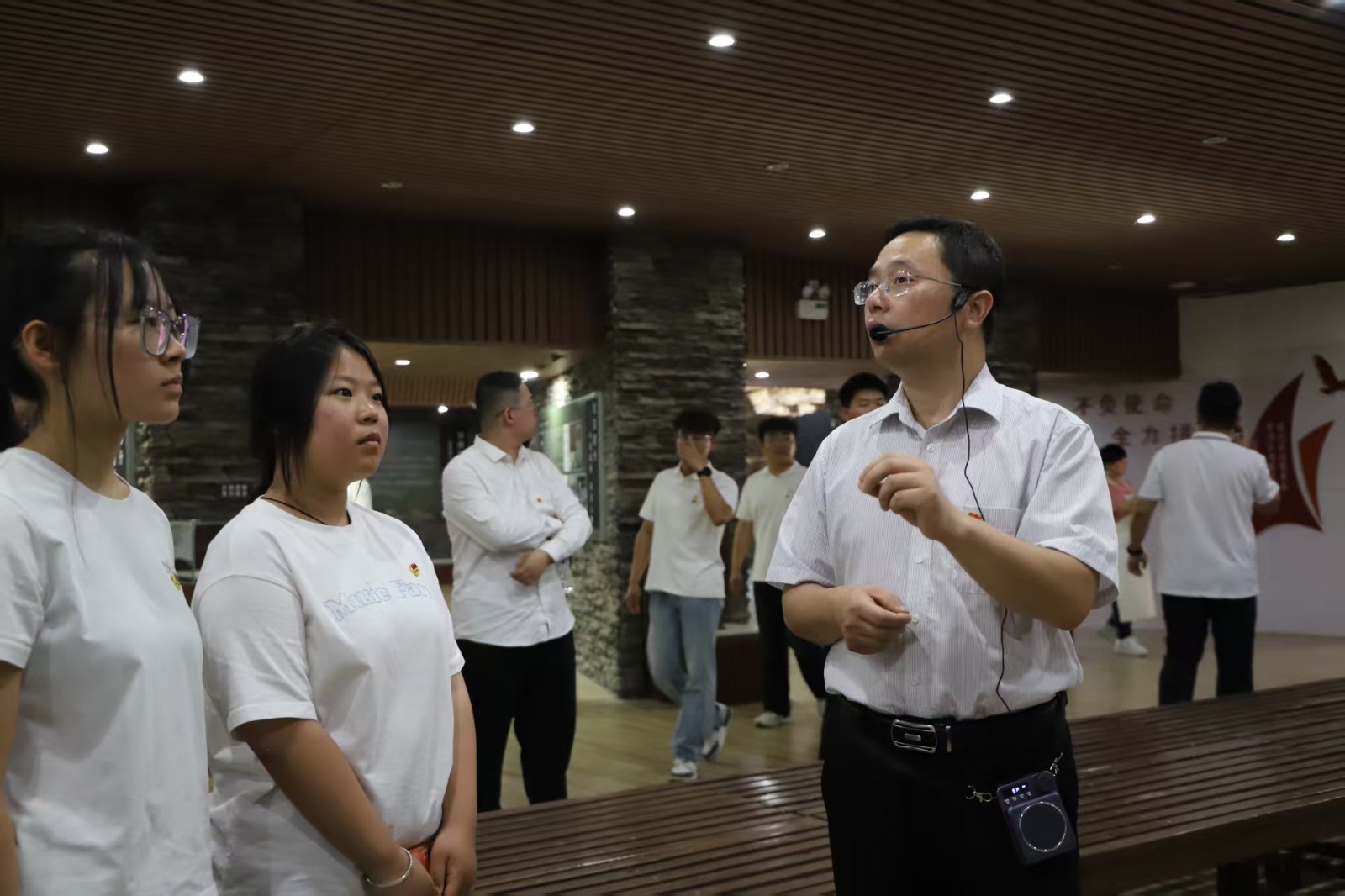 传承红色基因 深耕思政教育 ——beat365英国官网赴涞源抗战纪念馆等参观 研学开展“太行山上行走的思政课”