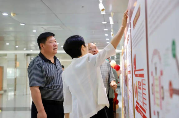 对标“一融双高”   共建育人体系——beat365官网组织参观河北大学“一融双高”党建品牌展览