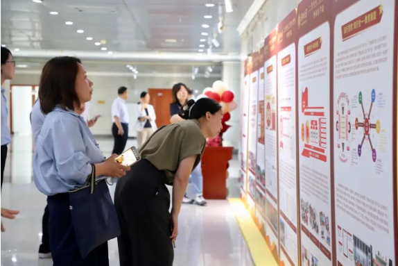 对标“一融双高”   共建育人体系——beat365官网组织参观河北大学“一融双高”党建品牌展览