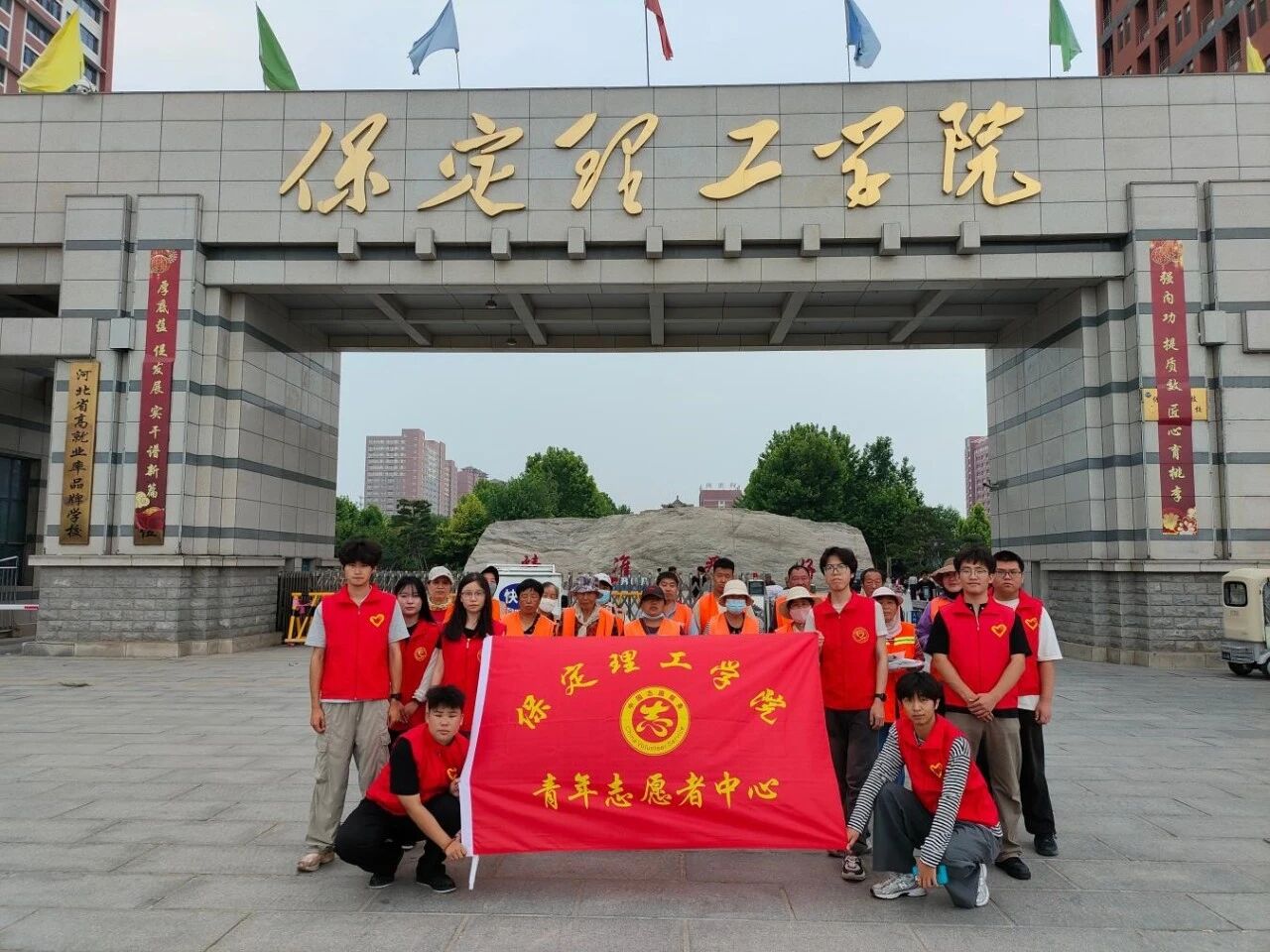 端午公益行 劳动育新人｜beat365英国官网志愿者以粽为礼，致敬城市一线工作者