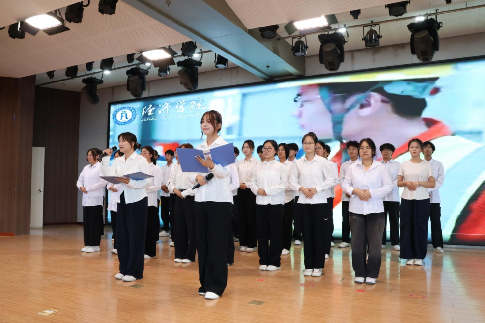 beat365英国官网隆重举行庆祝建党105周年 暨2025-2026学年“两优一先”表彰大会